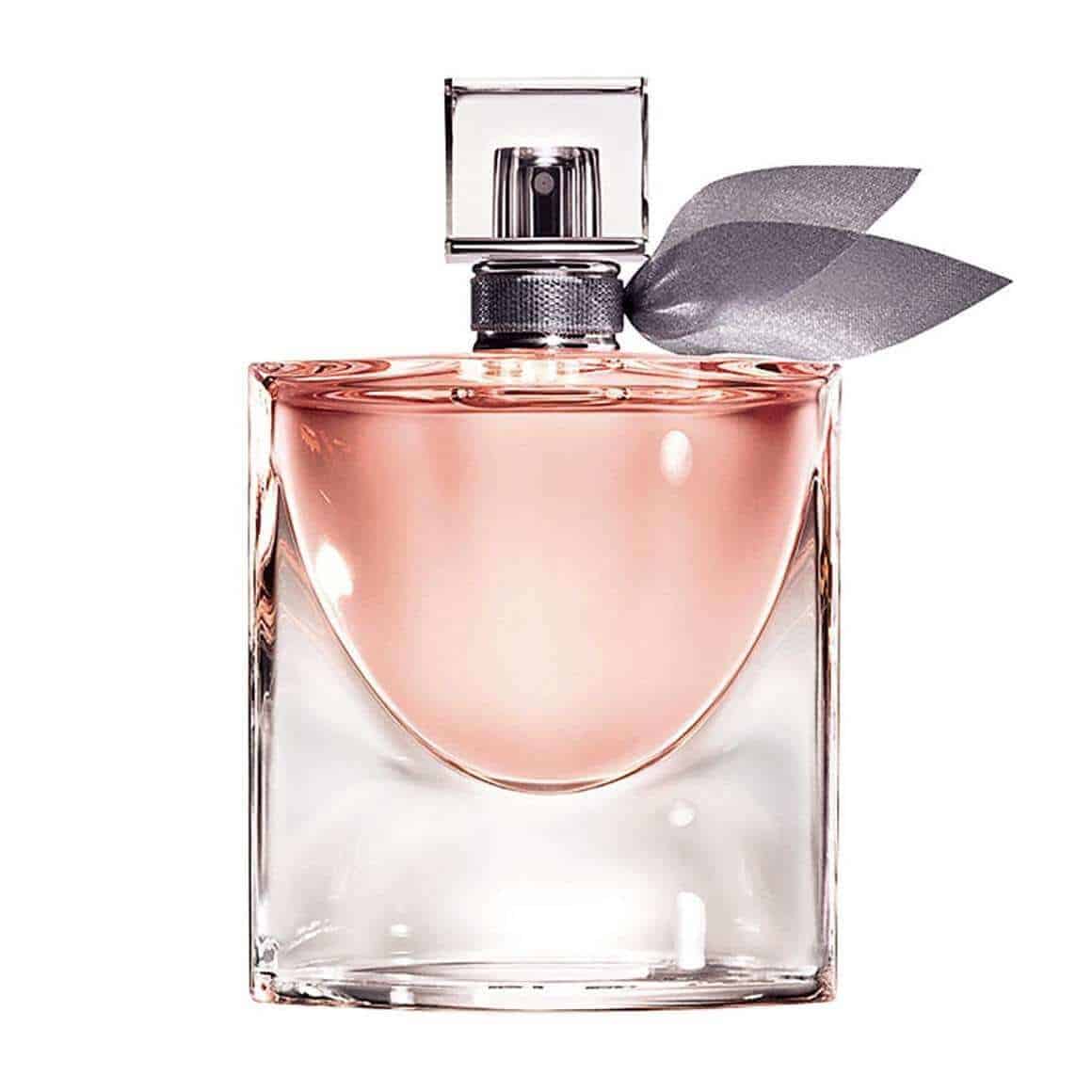 Lancome belle духи. Ланком духи la vie. Ланком ла ви ЭСТ Бель. Туалетная вода Lancome la vie est Belle. Духи от ланком la vie est Belle.